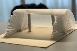 Ein fertiges Gebäudemodell aus Papier