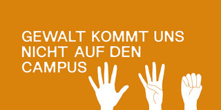 Orangener Hintergrund, weißer Schriftzug: Gewalt kommt uns nicht auf den Campus, Internationaler Tag gegen Gewalt an Frauen. Piktogramm Stiller Hilferuf
