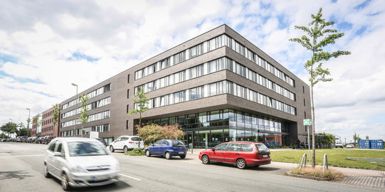 View of the Informatik/ITMC building from Otto-Hahn-Straße