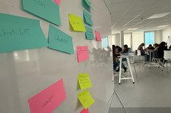 Post-Its an einer Pinnwand