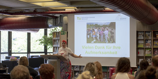 Author Sandra Wurster gives a lecture at the University Library