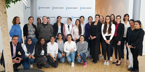 Gruppenbild mit Studentinnen