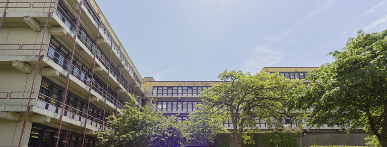 Exterior view of the building of the Faculty of Chemistry and Chemical Engineering Biologie