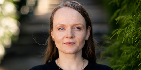 Portraitfoto von Elisabeth Brenker.