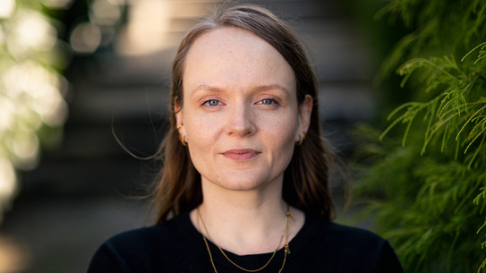 Portraitfoto von Elisabeth Brenker.