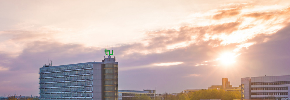 Mensa und Mathetower im Sonnenuntergang